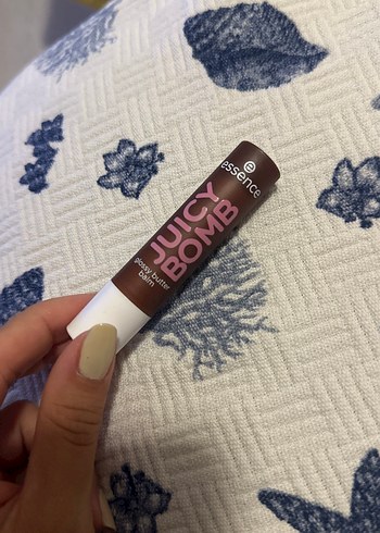 Beden kahverengi Renk Essence 05 balm Ruj