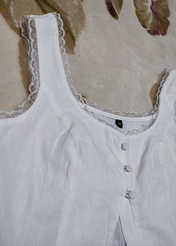 Dantel Detaylı Beyaz Kolsuz Crop Top - Görsel 3