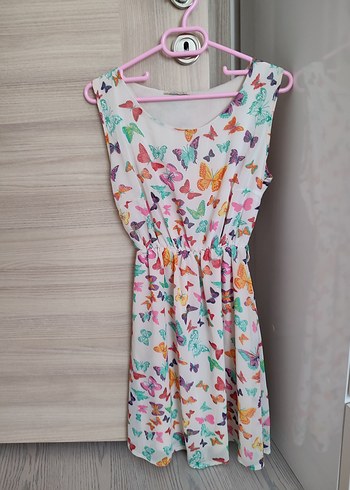 Pastel Renkli Kelebek Desenli Elbise