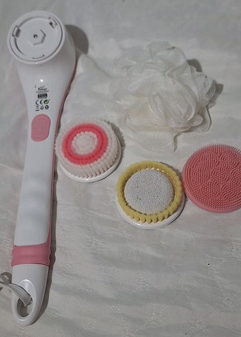 Beyaz Yüz Temizleme Cihazı ve 4 Başlık ( BANYO SÜNGERI)