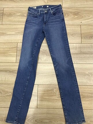 LEVI?S PREMIUM 26 beden