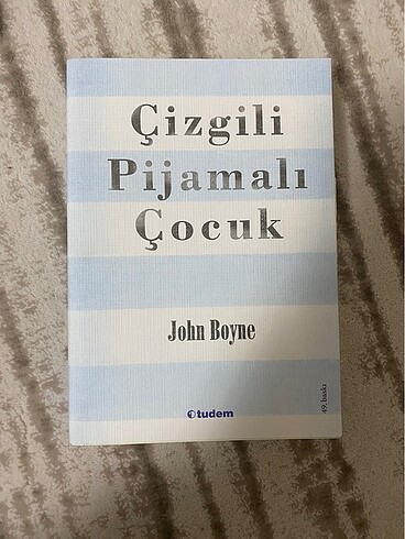 Çizgili pijamalı çocuk/ kitap