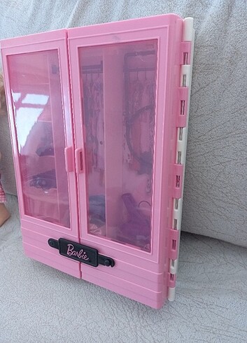 Barbie Barbie dolabı