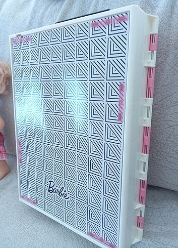 Beden Renk Barbie dolabı