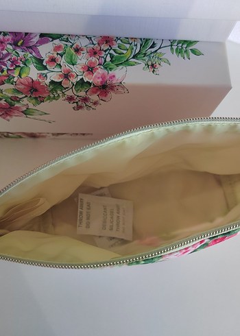 Estée Lauder Makyaj Çantası - Görsel 4