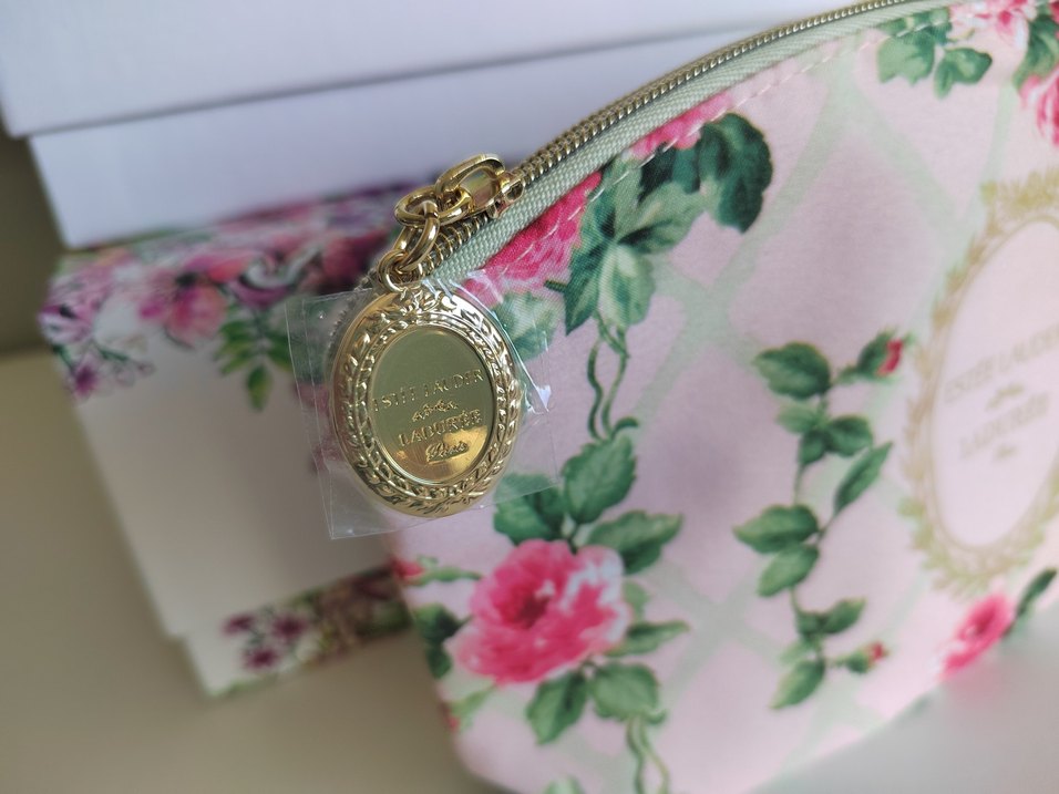 Estée Lauder Makyaj Çantası - Görsel 2