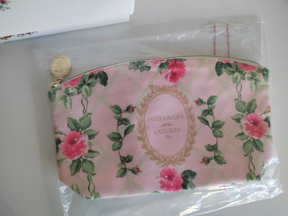 Estée Lauder Makyaj Çantası - Görsel 3