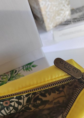 Gucci Flora Makyaj Çantası - Görsel 2