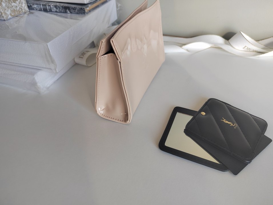 YSL makyaj çantası - Görsel 2