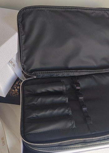 Dior  backstage makyaj çantası - Görsel 2