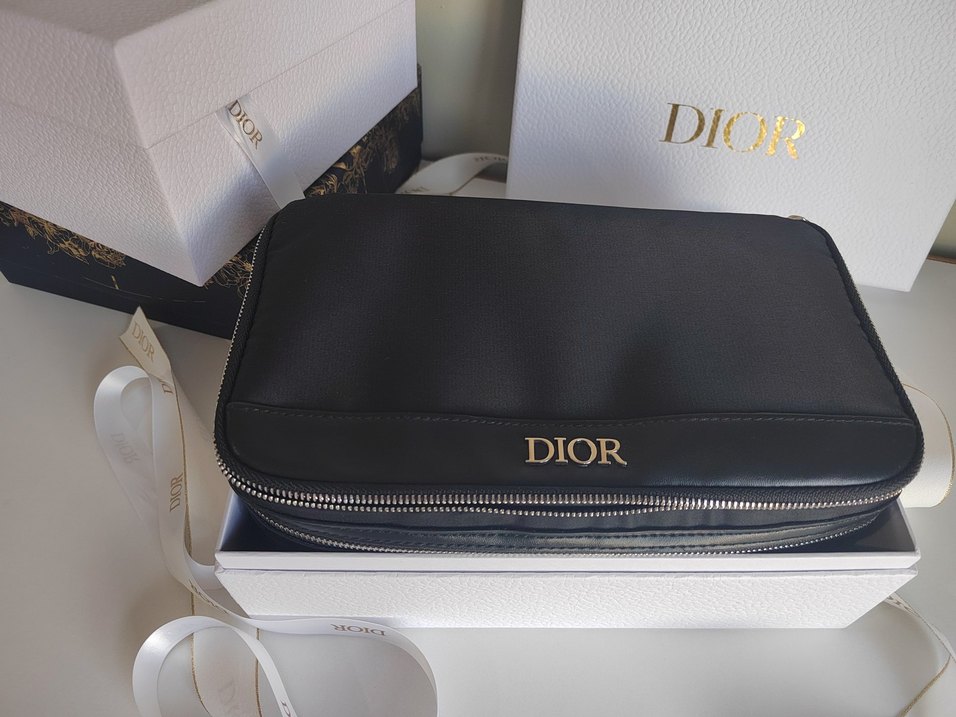 Dior  backstage makyaj çantası - Görsel 5