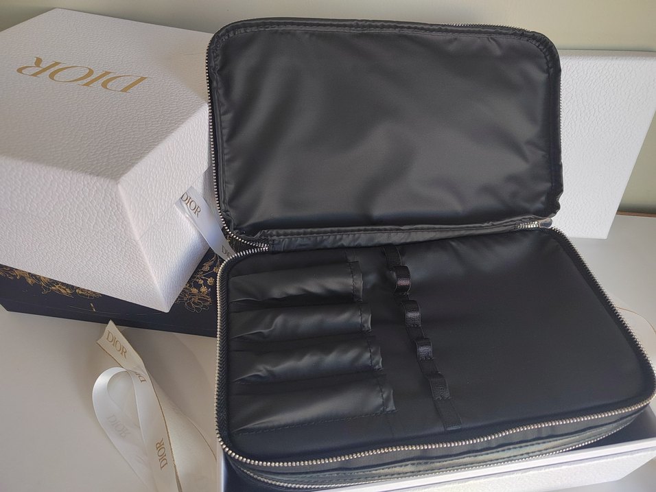 Dior  backstage makyaj çantası - Görsel 2