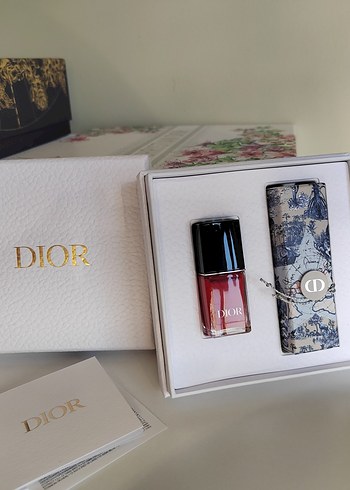 Dior  Kırmızı Ruj ve oje seti - Görsel 2