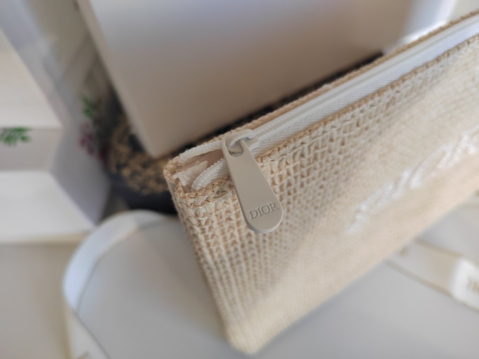 Dior büyük makyaj çantası hasır - Görsel 2