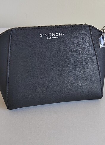GIVENCHY Givenchy makyaj çantası