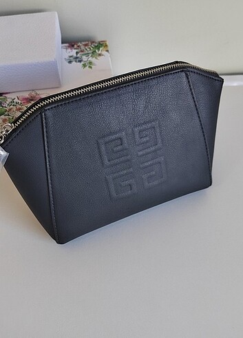 Beden siyah Renk Givenchy makyaj çantası