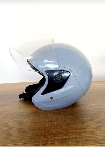Gri Metalik Minimalist Motosiklet Kaskı