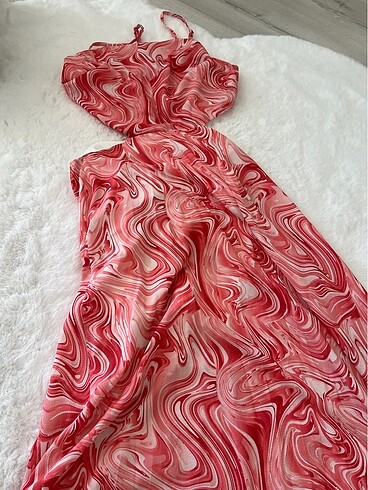 Pembe elbise