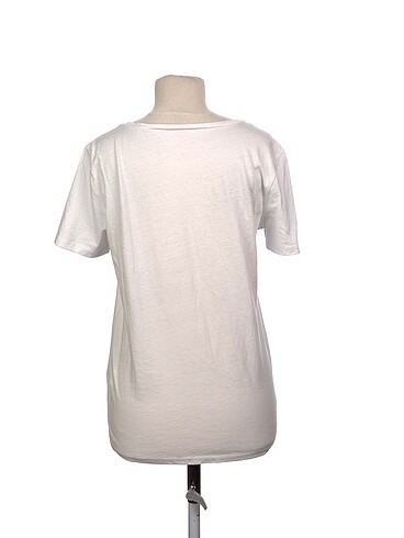 m Beden Koton T-shirt %70 İndirimli.