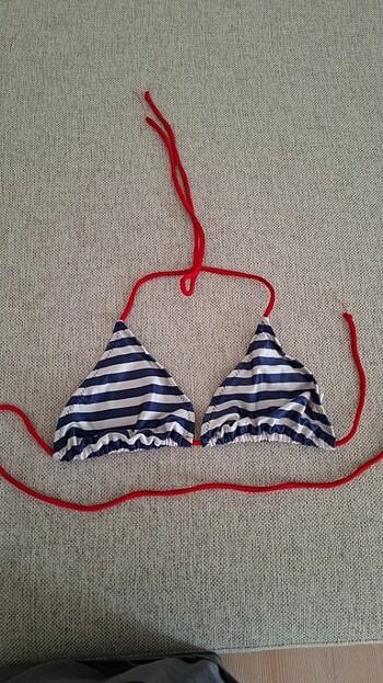Bikini üst