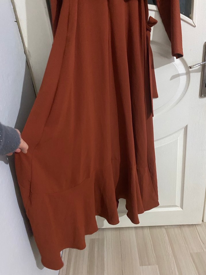 Kahverengi Uzun Drapeli Kadın Elbise - Görsel 4