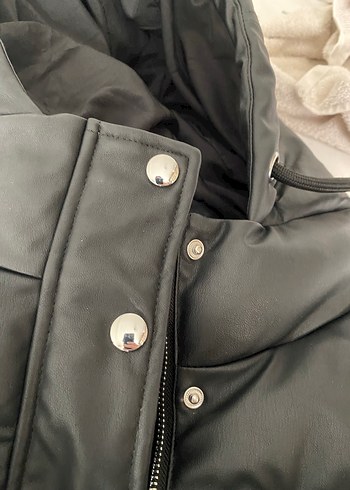 Kadın Siyah Kapüşonlu Fermuarlı Şişme Yelek - Görsel 3