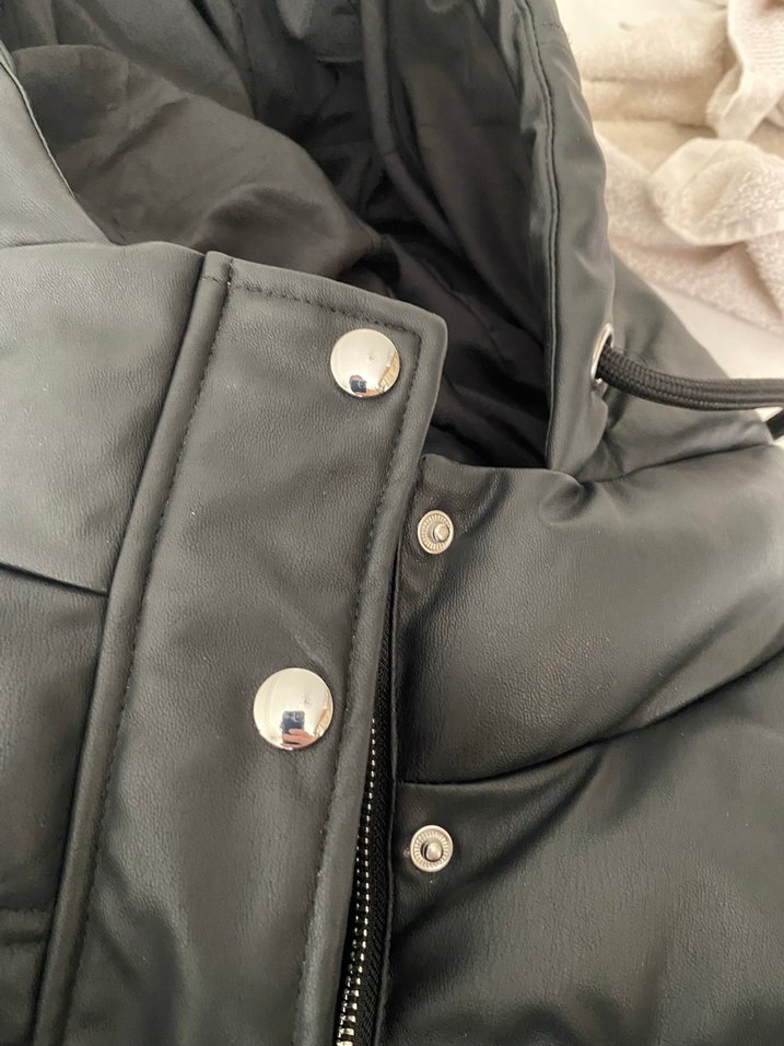 Kadın Siyah Kapüşonlu Fermuarlı Şişme Yelek - Görsel 3