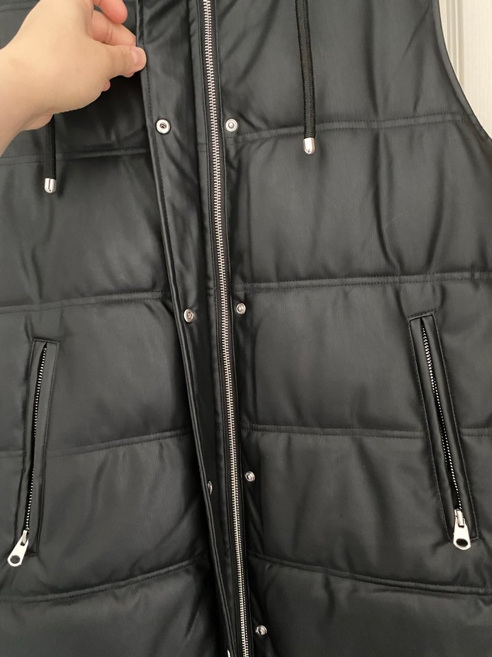 Kadın Siyah Kapüşonlu Fermuarlı Şişme Yelek - Görsel 4