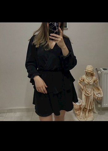 Siyah V Yaka Kemerli Mini Elbise