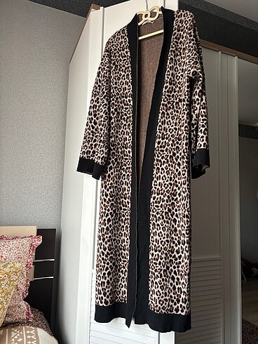 Leopar desenli hırka