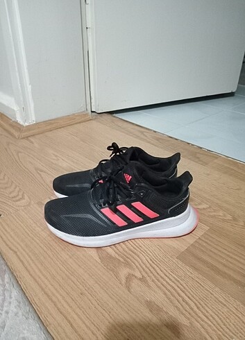 Orijinal Adidas ayakkabi 