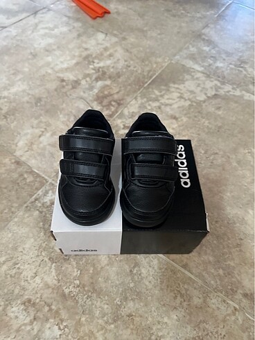 Adidas Siyah spor ayakkabı 20 numara (Orjinal)