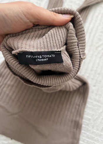 Tiffany Tomato Bej Kadın Boğazlı Kolsuz Triko
