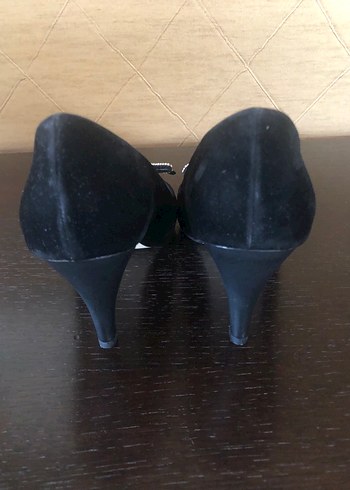 Siyah Süet Fiyonklu Kadın Topuklu Ayakkabı - Görsel 3