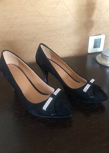 Siyah Süet Fiyonklu Kadın Topuklu Ayakkabı - Görsel 2