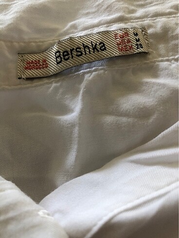 m Beden beyaz Renk Bershka bluz