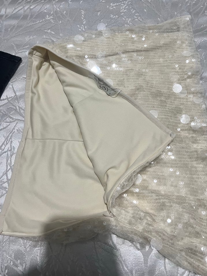 Beyaz pullu şort etek - Görsel 5