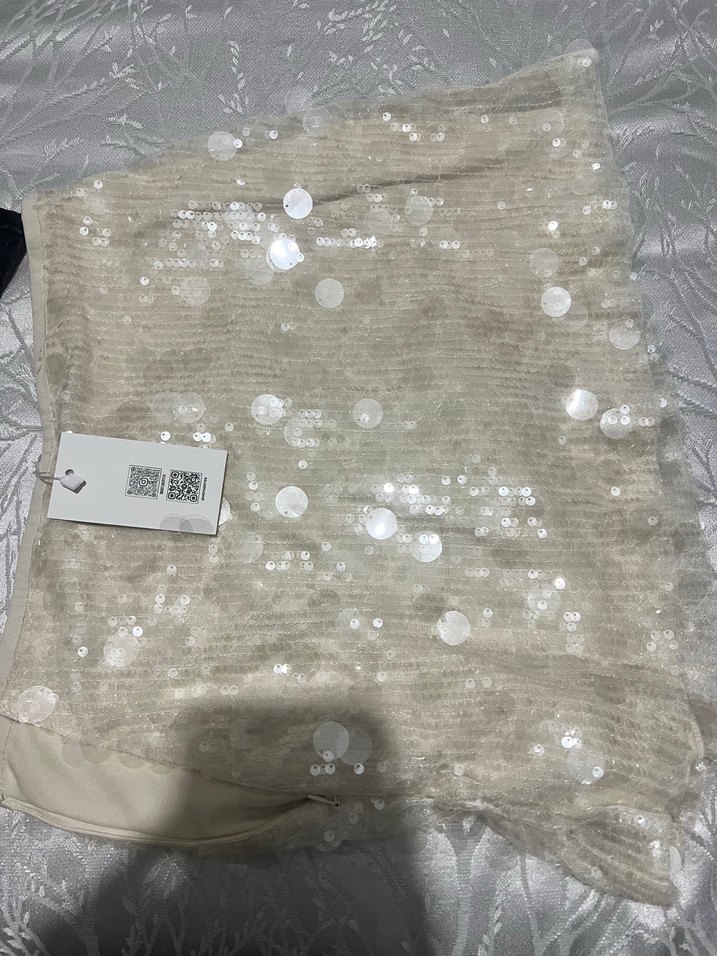 Beyaz pullu şort etek - Görsel 2