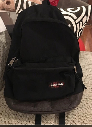 Eastpak Siyah, Alti Deri Detayli Sirt Cantasi
