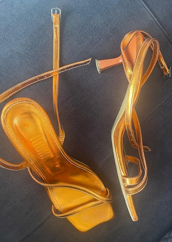 Altın Renkli Deri Topuklu Kadın Sandalet - Görsel 3