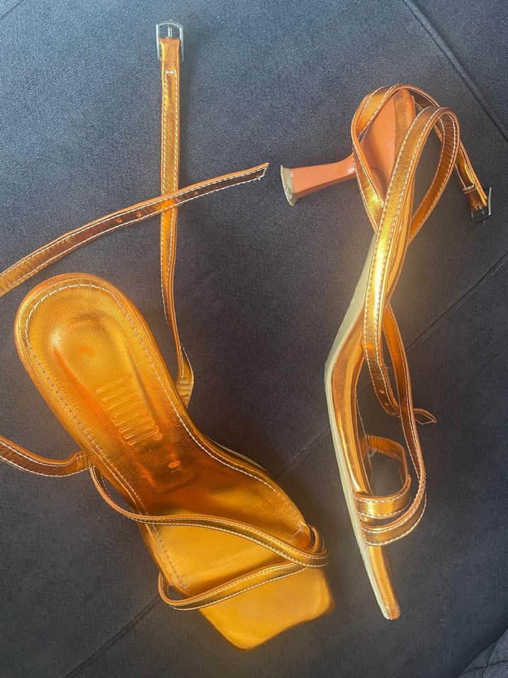 Altın Renkli Deri Topuklu Kadın Sandalet - Görsel 3