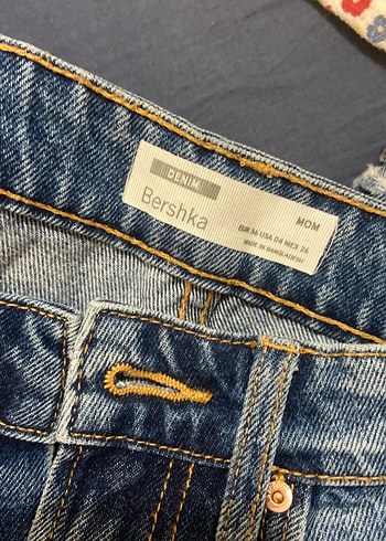 Bershka Kadın Mavi Denim Regular Fit Jean
