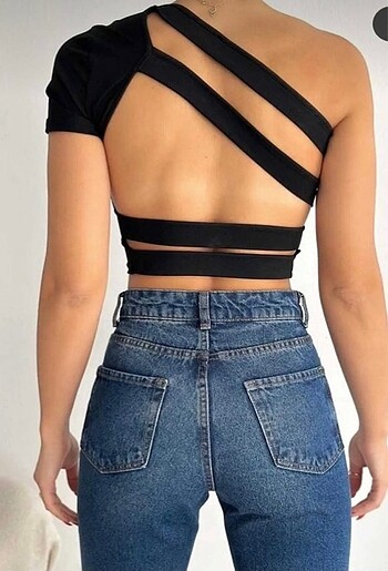 Sırtı açık crop bluz