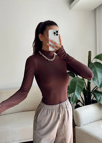 Kahverengi Yüksek Yakalı Kadın Bluz - Görsel 3