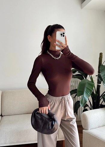 Kahverengi Yüksek Yakalı Kadın Bluz - Görsel 4