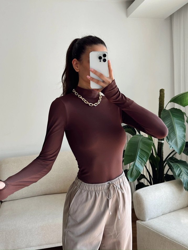 Kahverengi Yüksek Yakalı Kadın Bluz - Görsel 3