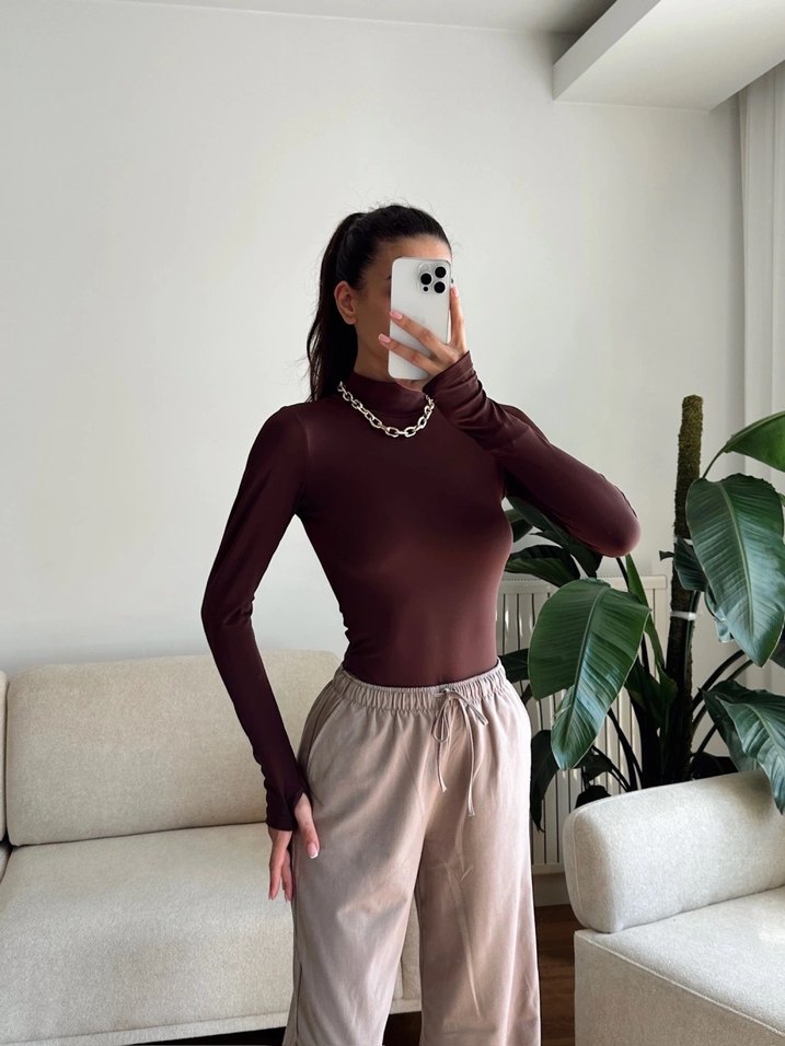 Kahverengi Yüksek Yakalı Kadın Bluz - Görsel 2