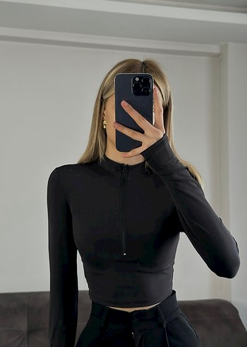 Siyah fermuarlı parmak geçirmeli bluz - Görsel 4