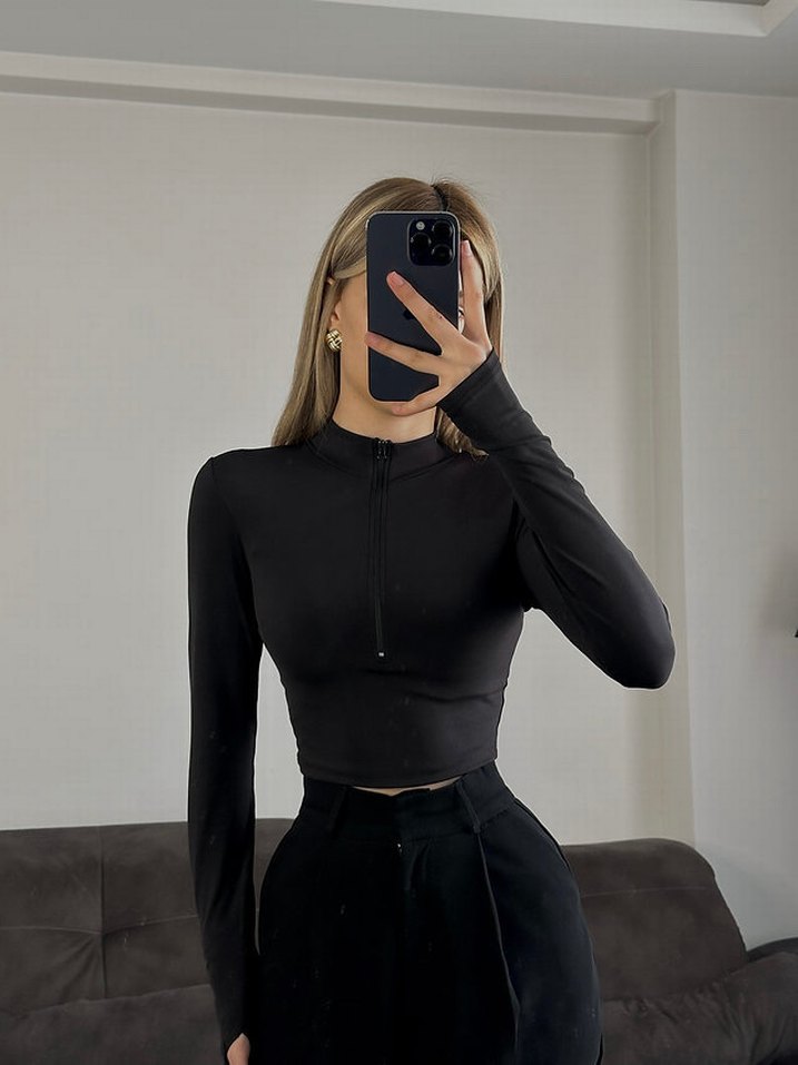 Siyah fermuarlı parmak geçirmeli bluz - Görsel 3