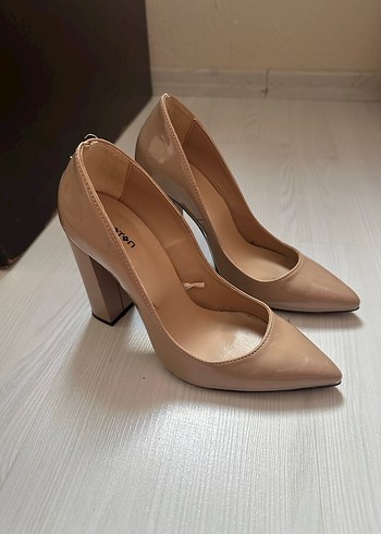 Bej Kadın Stiletto Topuklu Ayakkabı